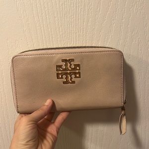 Tory Burch Britten Zip CONTINENTAL Wallet Card Clutch